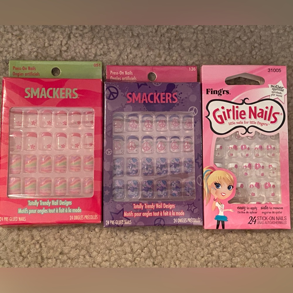 NIB 3 sets of girls’ press on fingernails